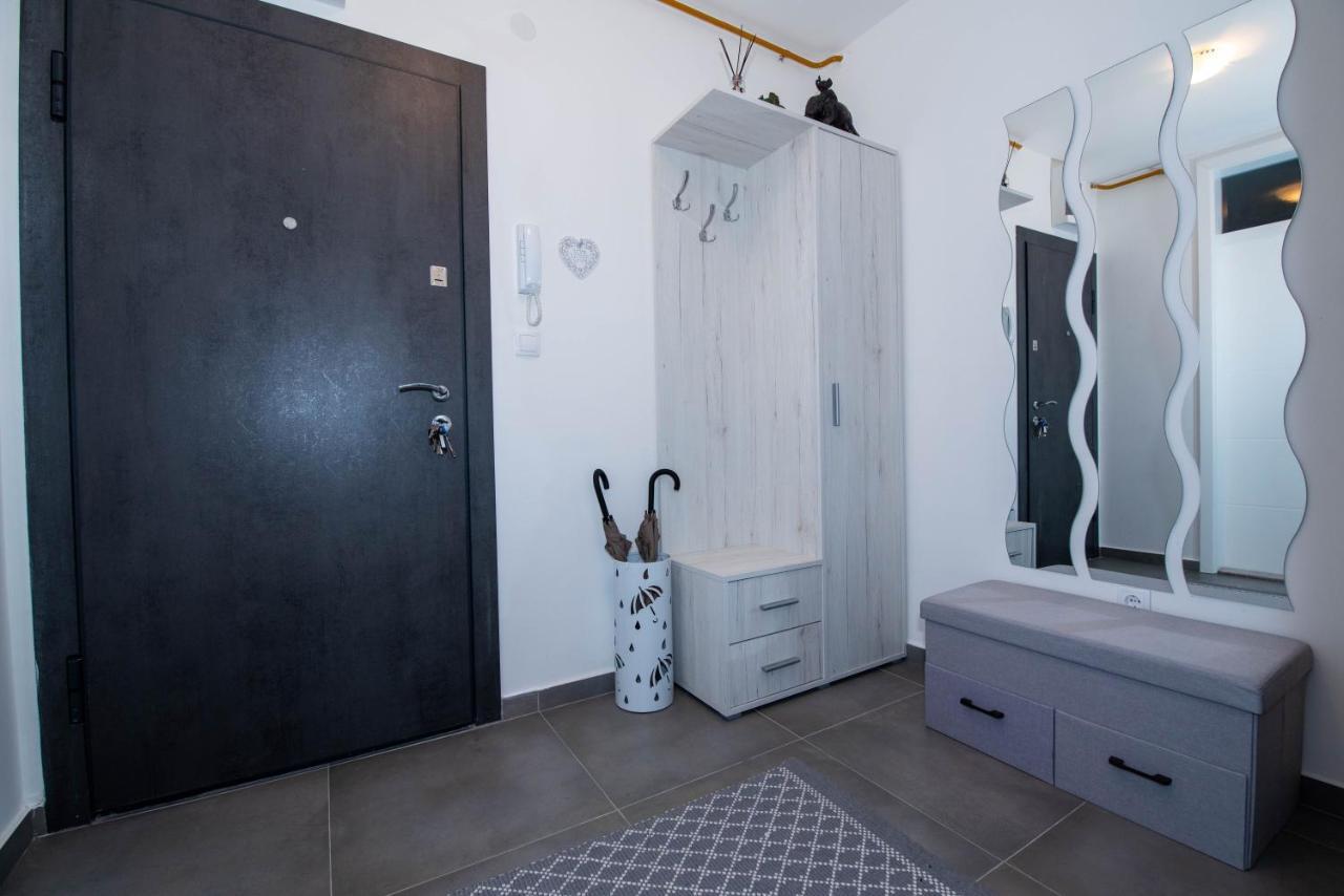 Athena Apartman Lukavica Buitenkant foto