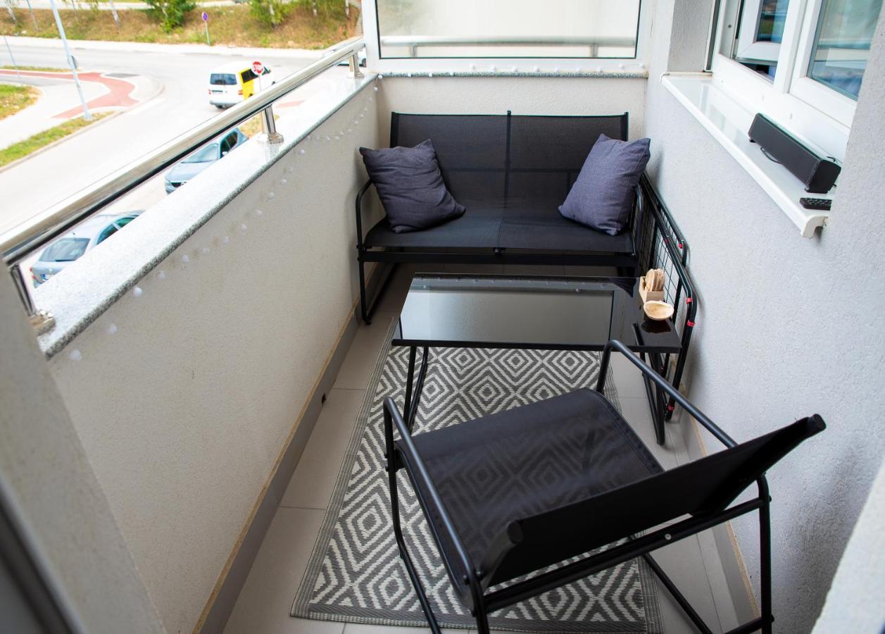 Athena Apartman Lukavica Buitenkant foto
