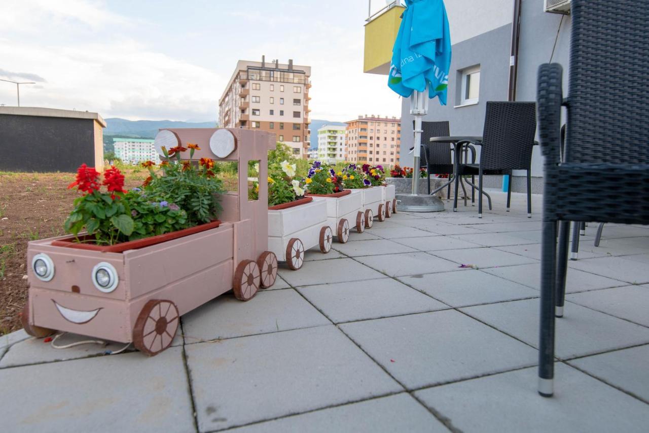 Athena Apartman Lukavica Buitenkant foto