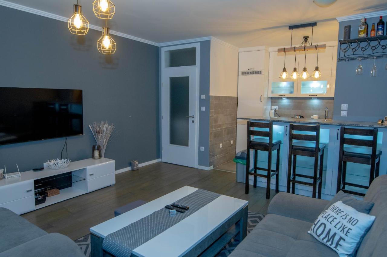 Athena Apartman Lukavica Buitenkant foto
